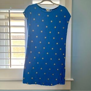 Boden Shift, T-shirt dress, Light blue with gold pattern, size 6